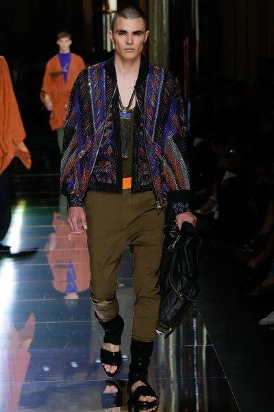 Look 24